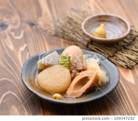 Oden divided into small plates 109347282
