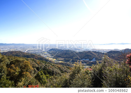 從宮地山頂眺望的景色(愛知縣豐川市) 從宮地山頂眺望的景色(愛知縣豐川市) 109348982