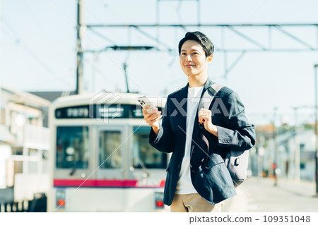 通勤列車上的商人攝影合作:京王電鐵株式會社 通勤列車上的商人攝影合作:京王電鐵株式會社 109351048