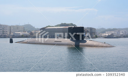 Maritime Self-Defense Force Harushio-class submarine off the coast Maritime Self-Defense Force Harushio-class submarine off the coast 109352340