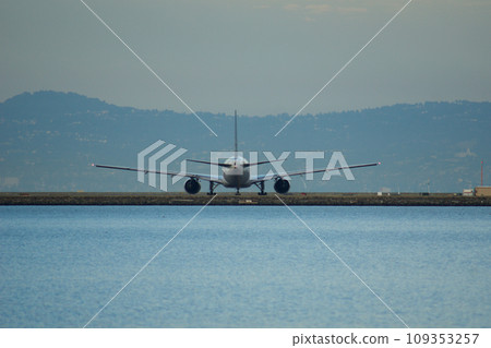 SAN FRANCISCO, CALIFORNIA, UNITED STATES - NOVEMBER 27, 2018: United Boeing 777-200 in Star Alliance livery on the runway at San Francisco International Airport SAN FRANCISCO, CALIFORNIA, UNITED STATES - NOVEMBER 27, 2018: United Boeing 777-200 in Star Alliance livery on the runway at San Francisco International Airport 109353257