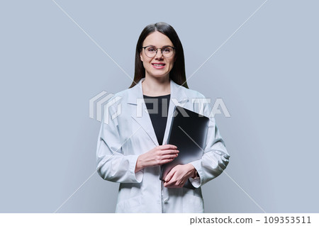 Woman medical scientist, pharmacist in white coat with laptop on grey background 109353511
