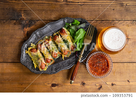 用餃子皮製作的迷你起司熱狗 109353791