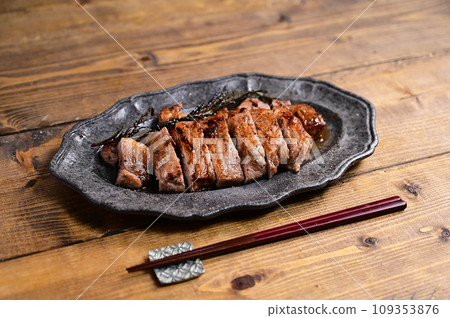 Herb grilled pork loin 109353876