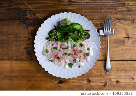Sea bream carpaccio, mint flavor Sea bream carpaccio, mint flavor 109353881