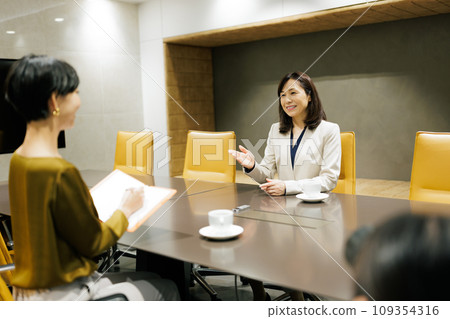 Interview scene Photography cooperation: WEEK Shiba Daimon (Sun Frontier Real Estate) Interview scene Photography cooperation: WEEK Shiba Daimon (Sun Frontier Real Estate) 109354316