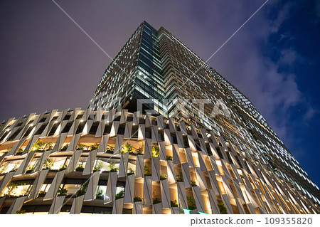 阪神梅田總店和大阪梅田雙子星大樓的夜晚 109355820