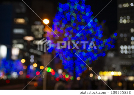 Round blur of illumination in the office district 109355828