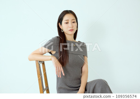 針織連衣裙的女人 針織連衣裙的女人 109356574