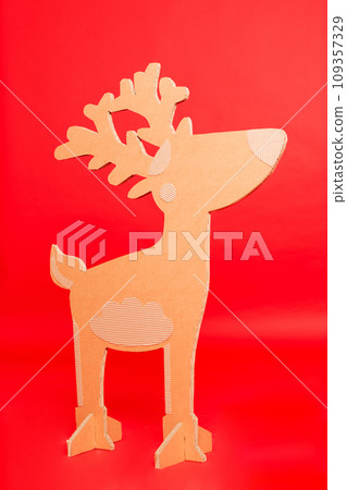 Deer from recycling cardboard. Space for text 109357329