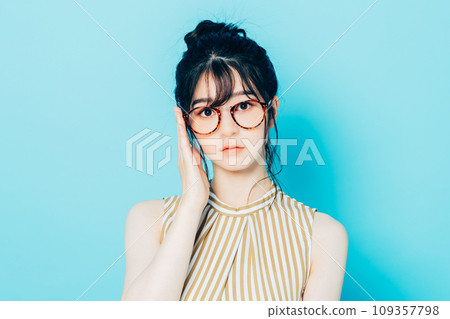 眼鏡女孩 109357798