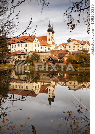 Telc town with lake on foregrund - autumn landscape 109360359