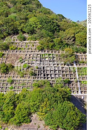 山體滑坡防治法律架構工作 山體滑坡防治法律架構工作 109361225