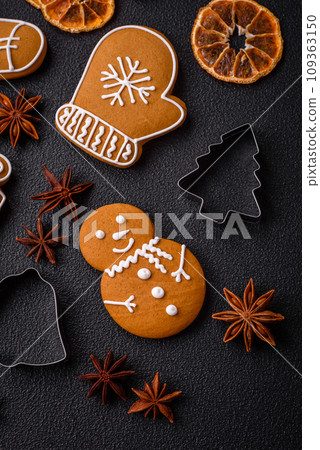 Delicious gingerbread cookies with honey, ginger and cinnamon Delicious gingerbread cookies with honey, ginger and cinnamon 109363150