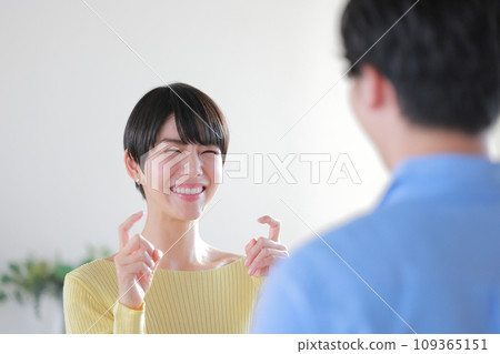 Hello in sign language_young woman 2 Hello in sign language_young woman 2 109365151