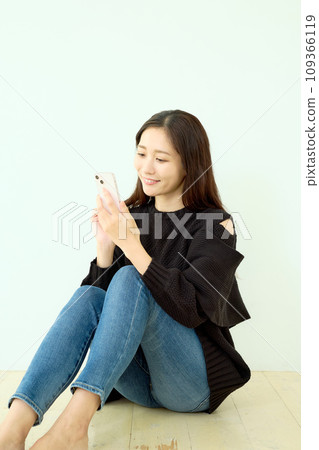 黑色針織女 109366119