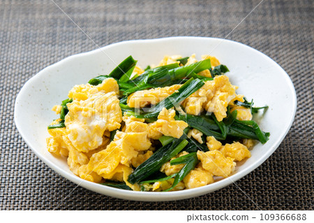 Stir-fried garlic chives. Stir-fried garlic chives. 109366688