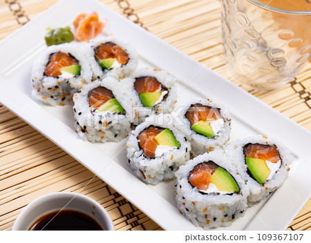 Uramaki roll with salmon, avocado and cream cheese 109367107