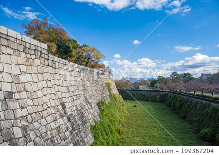 Osaka Castle scenery in early winter 109367204