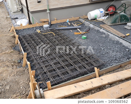 Exterior construction of housing Exterior construction of housing 109368562