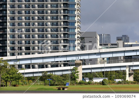 Expressway and buildings (Ariake, Koto-ku, Tokyo) Expressway and buildings (Ariake, Koto-ku, Tokyo) 109369074