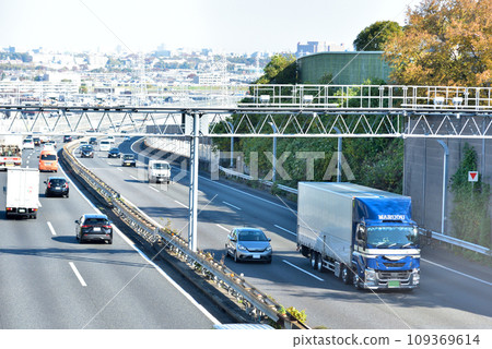 Traffic logistics image Tomei Expressway 109369614