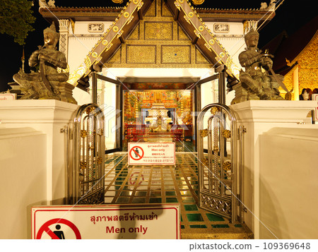 Wat Chedi Luang, Chiang Mai, Thailand, cloudy night in May Wat Chedi Luang, Chiang Mai, Thailand, cloudy night in May 109369648