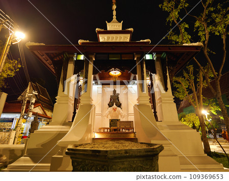 Wat Chedi Luang, Chiang Mai, Thailand, cloudy night in May Wat Chedi Luang, Chiang Mai, Thailand, cloudy night in May 109369653