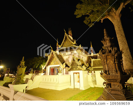 Wat Chedi Luang, Chiang Mai, Thailand, cloudy night in May 109369659