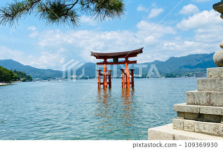 嚴島神社大鳥居(漲潮時) 嚴島神社大鳥居(漲潮時) 109369930