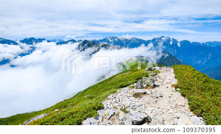 Summer climbing of Mt. Jigatake (Minami-mine of Mt. Jjigatake - Taneike Sanso) 109370395