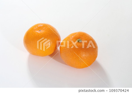 Delicious oranges Delicious oranges 109370424