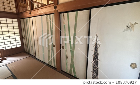 Japanese gardens are traditional gardens whose designs are accompanied by Japanese aesthetics and philosophical ideas, avoid artificial ornamentation, and highlight the natural landscape.  109370927