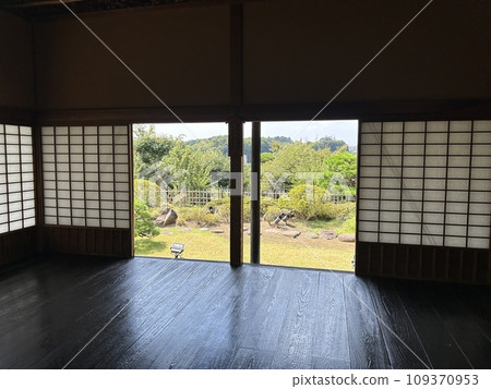 Japanese gardens are traditional gardens whose designs are accompanied by Japanese aesthetics and philosophical ideas, avoid artificial ornamentation, and highlight the natural landscape. Japanese gardens are traditional gardens whose designs are accompanied by Japanese aesthetics and philosophical ideas, avoid artificial ornamentation, and highlight the natural landscape. 109370953