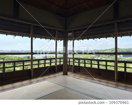 Japanese gardens are traditional gardens whose designs are accompanied by Japanese aesthetics and philosophical ideas, avoid artificial ornamentation, and highlight the natural landscape.  109370981