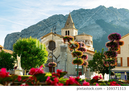 Citadel of Sisteron and fortifications in summer. Durance Valley, Alpes de Haute Provence, Southern Alps, France 109371313