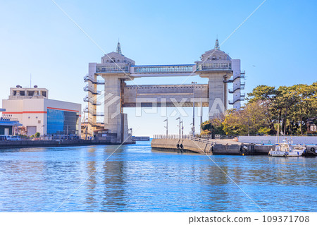 Numazu Port Large Observation Water Gate View [Shizuoka Prefecture] 109371708