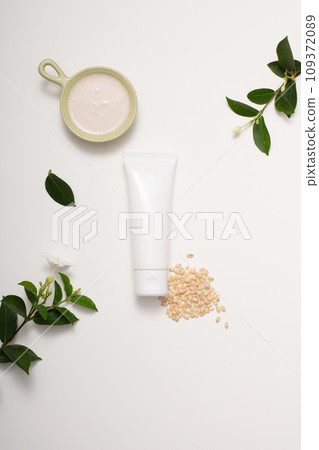 View from above of a white tube placed in the center of the frame, surrounded by green leaves. Rice bran is considered the most effective antioxidant. 109372089