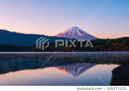 黎明時分的富士山（西湖） 109373120