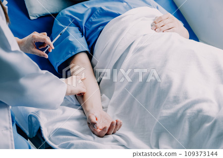 Doctor telling to patient woman the results of her medical tests. Doctor showing medical records to cancer patient in hospital ward. Senior doctor explaint the side effects of the intervention. 109373144