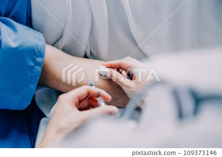 Doctor telling to patient woman the results of her medical tests. Doctor showing medical records to cancer patient in hospital ward. Senior doctor explaint the side effects of the intervention. 109373146