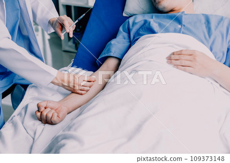 Doctor telling to patient woman the results of her medical tests. Doctor showing medical records to cancer patient in hospital ward. Senior doctor explaint the side effects of the intervention. 109373148