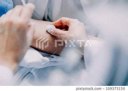 Doctor telling to patient woman the results of her medical tests. Doctor showing medical records to cancer patient in hospital ward. Senior doctor explaint the side effects of the intervention. 109373150