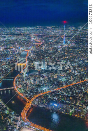 天空樹閃耀的東京夜景 109373258