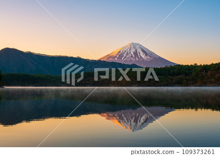 黎明時分的富士山（西湖） 109373261