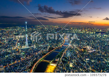 東京城市景觀與天空樹的夜景 109373278