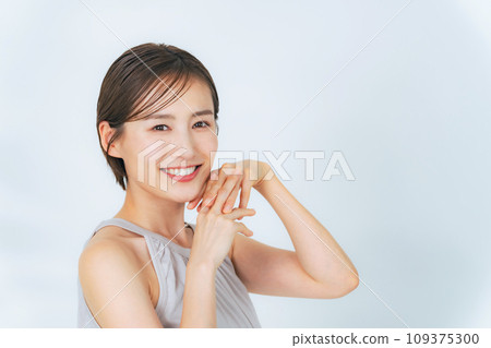 Short hair woman beauty image Short hair woman beauty image 109375300