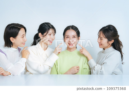 Beauty image of middle-aged women group, skin care, cosmetics Beauty image of middle-aged women group, skin care, cosmetics 109375368