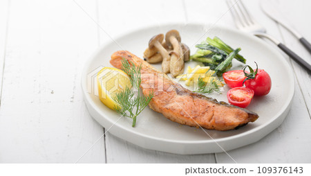 Grilled salmon meuniere Grilled salmon meuniere 109376143
