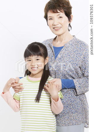 Grandmother and grandchild's portrait Grandmother and grandchild's portrait 109376301